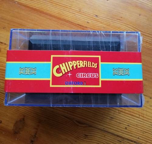 CHIPPERFIELDS CIRCUS GIRAFFE TRANSPORTER - OXFORD 1:76