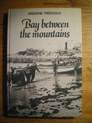 THE BAY BETWEEN THE MOUNTAINS - ARDERNE TREDGOLD  A  history of False Bay