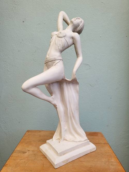 Art deco figurine