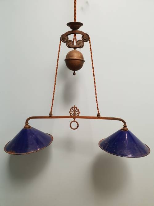 Antique rise and fall lamp