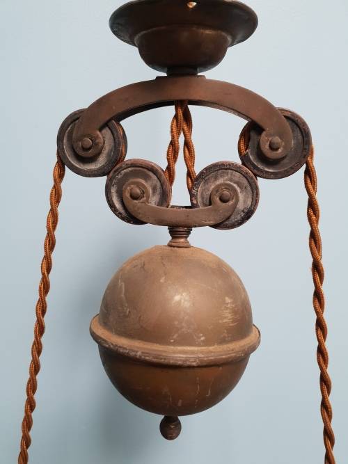 Antique rise and fall lamp
