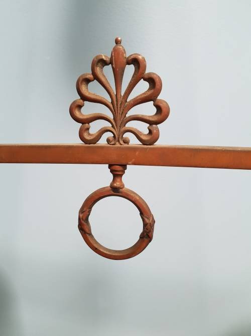 Antique rise and fall lamp