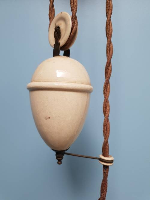 Antique rise and fall lamp