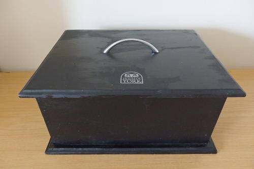 AN AWESOME "LARGE" HOUSE OF YORK WOODEN LIDDED BOX IN A STUNNING DARK EBONY STAIN AND STEEL HANDLE