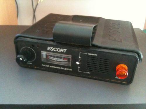 LIKE NEW, OLD SCHOOL ESCORT RADAR WARNING SYSTEM!! R1 NO RESERVE!!