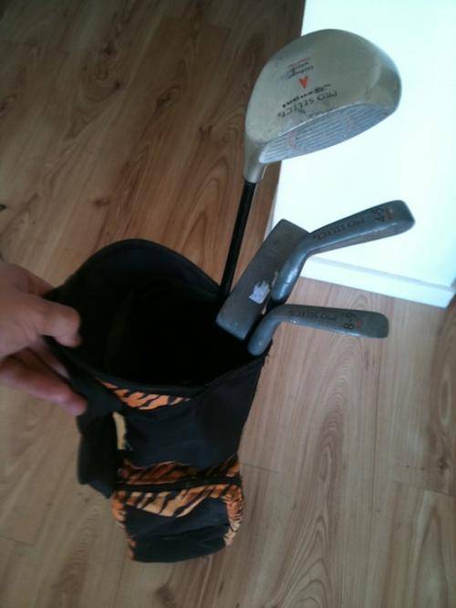 AMAZING 5 PIECE KIDS GOLF SET!! R1 NO RESERVE!!