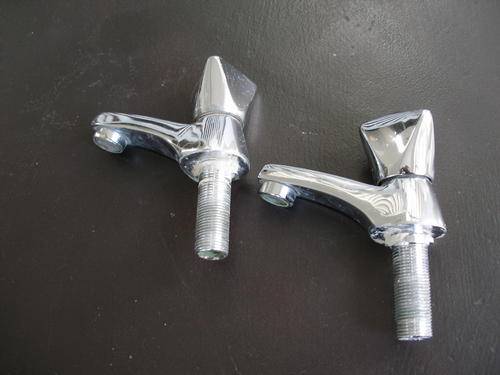 Set of COBRA basin taps