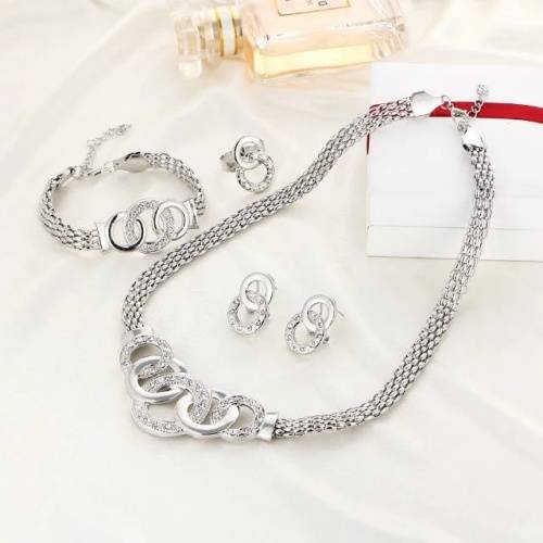 European Crystal Handcuffs Necklace Set