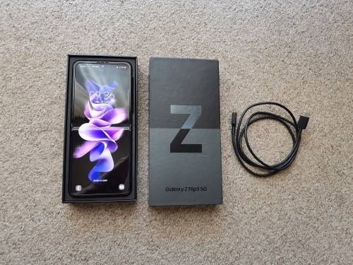 Samsung z flip 3 256gb 5G, with box and original type c cable