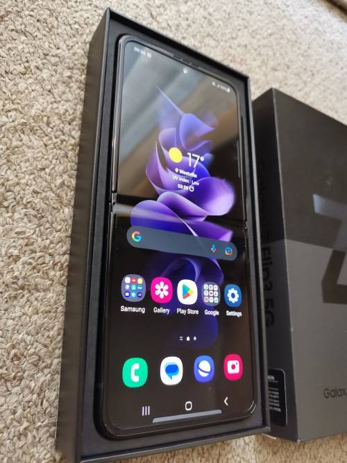Samsung z flip 3 256gb 5G, with box and original type c cable