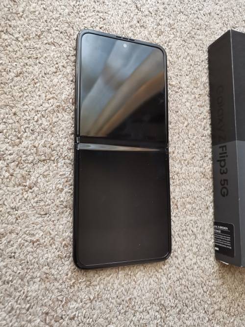 Samsung z flip 3 256gb 5G, with box and original type c cable