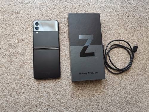 Samsung z flip 3 256gb 5G, with box and original type c cable