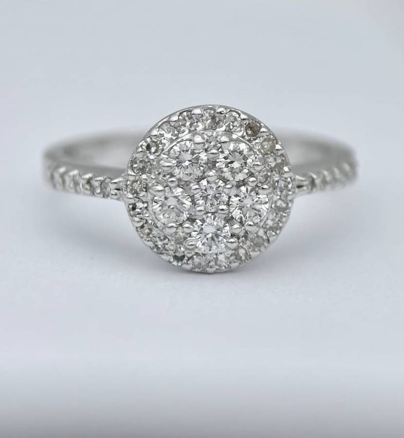 ladies NWJ Diamond Ring. Set with +- 1ct Diamonds, Set in 9ct white gold. With Certificate