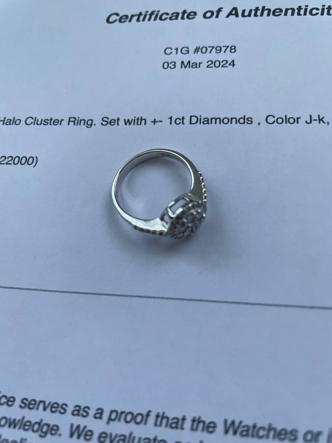 ladies NWJ Diamond Ring. Set with +- 1ct Diamonds, Set in 9ct white gold. With Certificate