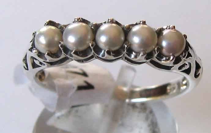 925 -Sterling Silver and Cultured Pearl Ring