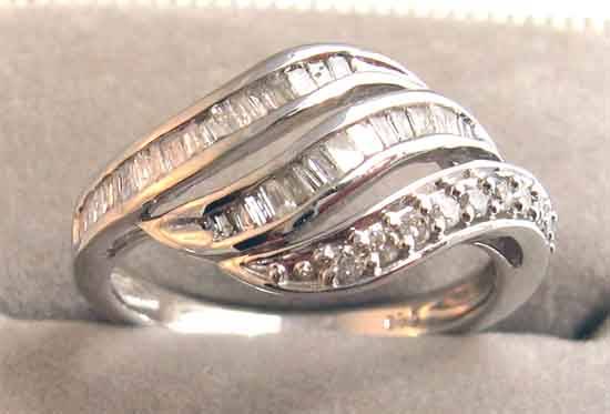 Elegant 18 K Solid White Gold and Genuine Diamonds Ring.