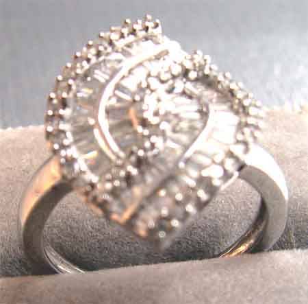 Lovely 18K Solid White Gold and Genuine Diamonds Ring