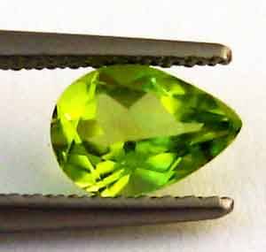 7.00 X 5.00 MM PEAR CUT PERIDOT 0.76 CT.