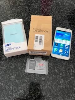 Samsung Galaxy S5 - Like New - Samsung Battery Pack 8,400mAh & 16GB SD Card