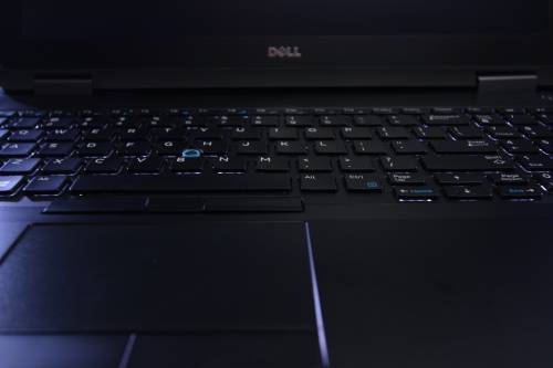 Dell Latitude E5570 i5 6th Gen 4GB Ram 465GB HDD HD Graphics Damage on body of