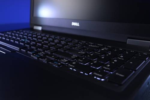 Dell Latitude E5570 i5 6th Gen 4GB Ram 465GB HDD HD Graphics Damage on body of