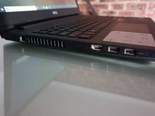Dell Inspiron 15 3567 15.6` i5-7200U 7th Gen 4GB Ram 1TB HDD UHD Graphics 620. Faulty Battery.