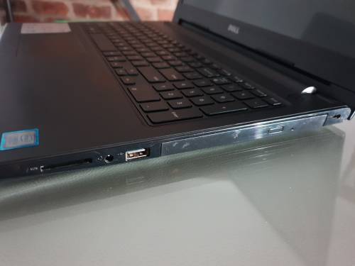 Dell Inspiron 15 3567 15.6` i5-7200U 7th Gen 4GB Ram 1TB HDD UHD Graphics 620. Faulty Battery.
