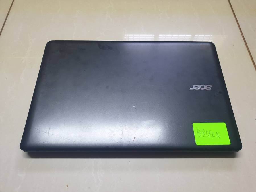 Broken. Use for parts. Acer Aspire E-570 i3-3217U