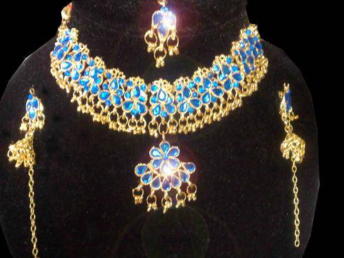 FREE SHIPPING***4 PC NECKLACE SET***