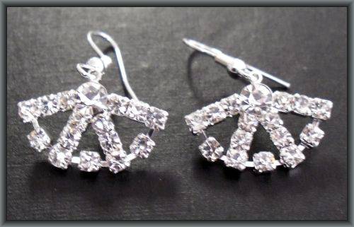 BUY 1 GET 1 FREE - CRAZZZY R1 AUCTION - STUNNING DIAMANTE EARRINGS
