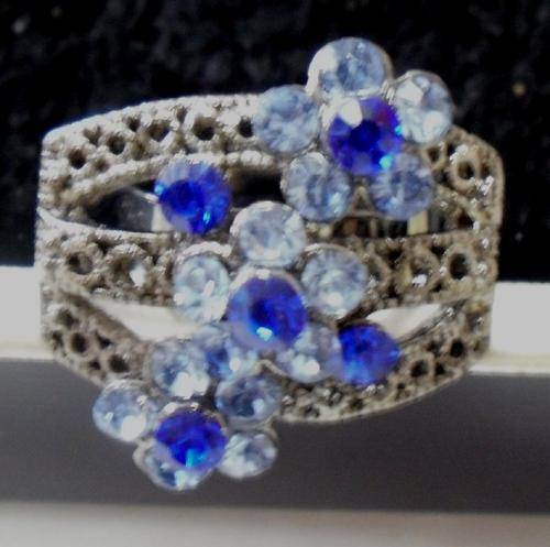 CRAZZZY R1 AUCTION - STUNNING RHINESTONE RING - ADJUSTABLE SIZE