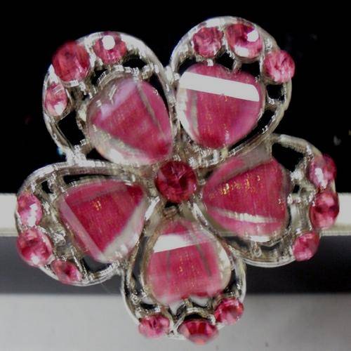 CRAZZZY R1 AUCTION - LARGE FLOWER RHINESTONE RING - ADJUSTABLE SIZE