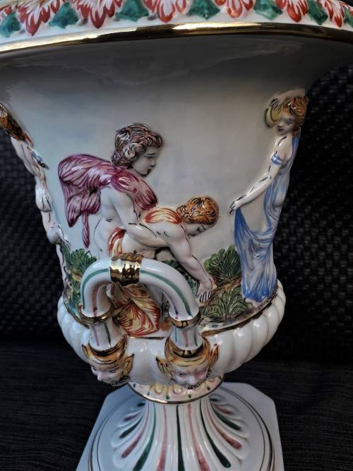 LARGE CAPODIMONTE CERAMICVASE
