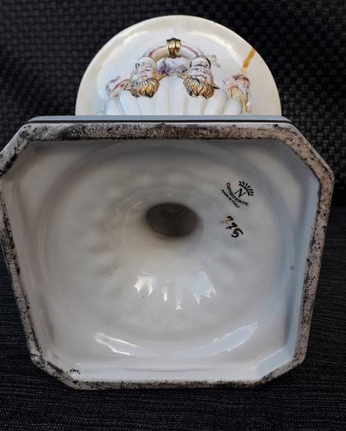 LARGE CAPODIMONTE CERAMICVASE