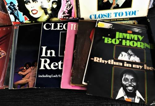 *VALUE R6000* LOT OF COLLECTABLE HIT VINYL RECORDS!