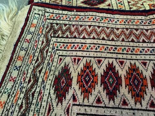 TIGHTLY KNOTTED GENUINE PERSIAN RUG! 1220mm - 890MM
