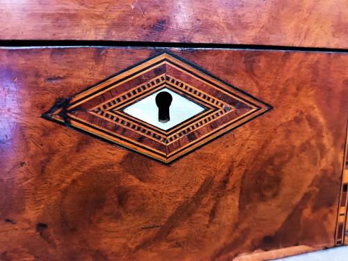 STUNNING LARGE WOODEN INLAY BOX! *300mm - 230mm - 140mm*
