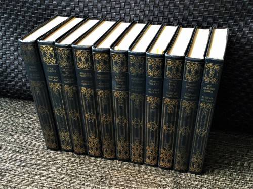 BEAUTIFUL 11 x BOOK COLLECTION OF THE WORKS OF ALISTAIR MACLEAN!