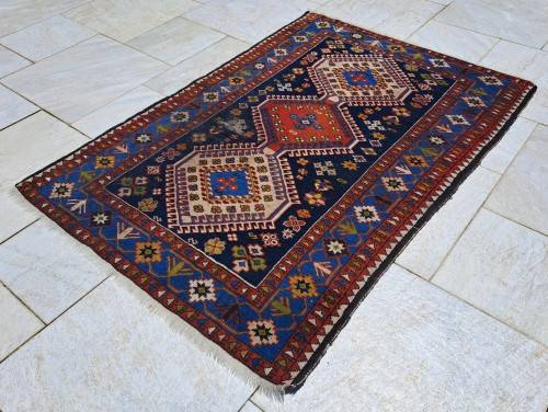 STUNNING HAND-KNOTTED PERSIAN CARPET! 1570mm - 1090mm