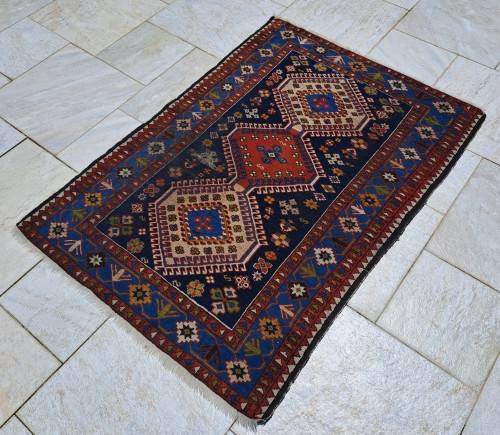 STUNNING HAND-KNOTTED PERSIAN CARPET! 1570mm - 1090mm