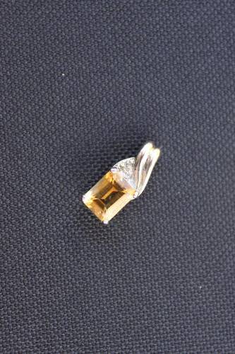 Attractive Golden Topaz with three diamonds