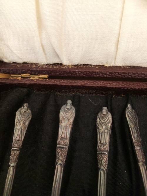 Lovely EPNS In Presentation Box-7 APOSTLES Spoons