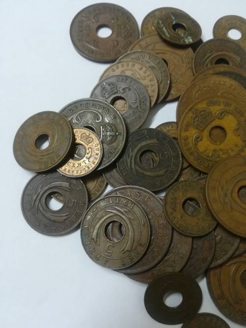 42 x East Africa coins... 1 , 5 , 10 cents... As a lot
