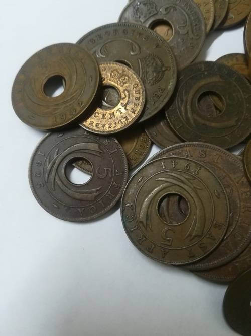 42 x East Africa coins... 1 , 5 , 10 cents... As a lot