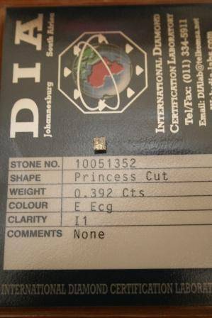 ***** 0.392ct Princess Cut DIA CERTIFIED DIAMOND ****** No Reserve.