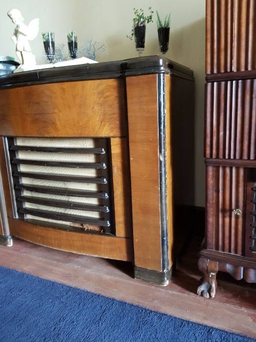 Antique Cross Cut Wall Nut Radio
