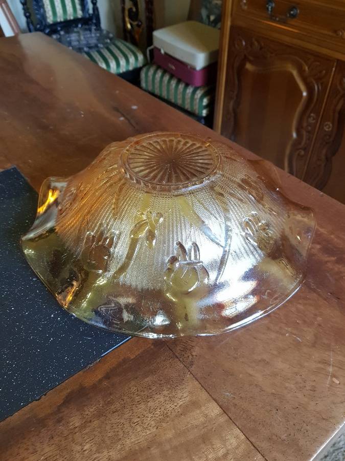 Beautiful Vintage Amber Carnival Glass Bowl