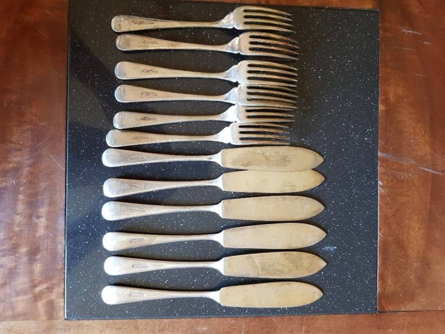Beautiful Vintage Yeomans Silver Plated Fish Knives and Forks. Marked