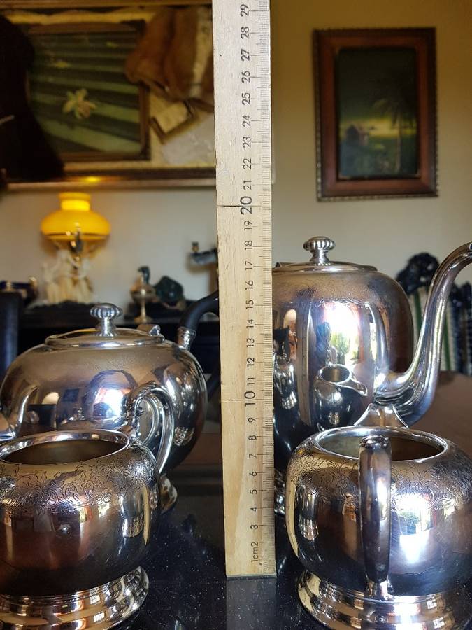 Beautiful W.M Rogers Hamilton Ontario. 1006. Marked