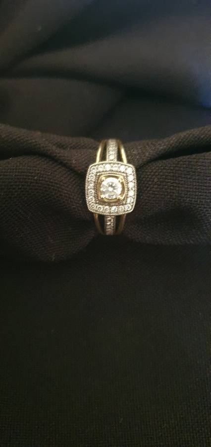 Stunning Ladies 925 Ring